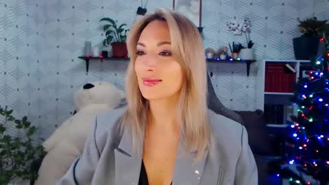 MillaXQueen online show from December 16, 3:29 pm