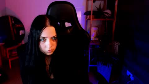 milleycyrus_ online show from March 22, 1:39 pm