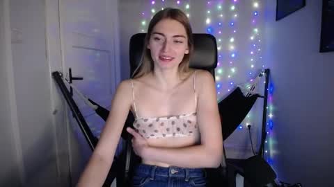 millie_lacroix online show from December 5, 4:34 pm