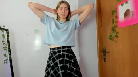 millie_lacroix online show from April 26, 2:04 pm