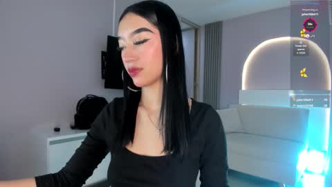Snapshot of millieskinny_ chatting on October 17, 11:30 pm Ana Maria online show from October 17, 11:30 pm