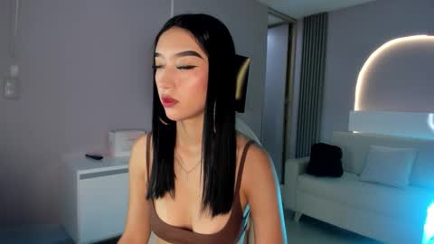 Snapshot of millieskinny_ chatting on October 15, 11:18 pm Ana Maria online show from October 15, 11:18 pm