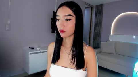Snapshot of millieskinny_ chatting on October 16, 11:29 pm Ana Maria online show from October 16, 11:29 pm