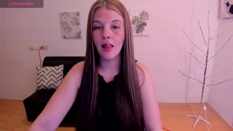 Snapshot of millysandler chatting on December 24, 4:33 am Milly online show from December 24, 4:33 am