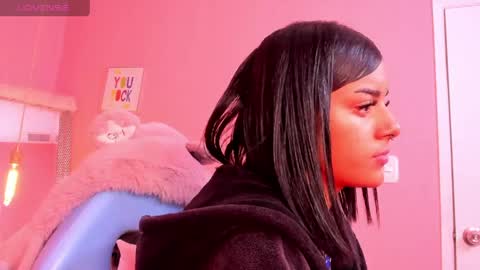 milu_carbajal_x online show from April 24, 3:53 am