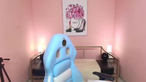 milu_carbajal_x online show from November 20, 9:27 pm