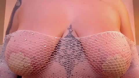 Milu Wallace  online show from November 28, 10:35 pm