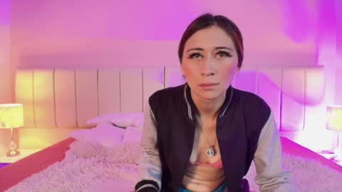 Snapshot of milyrouse___ chatting on February 28, 3:37 am Milly online show from February 28, 3:37 am