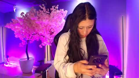 Snapshot of milyrouse___ chatting on October 6, 12:22 pm Milly online show from October 6, 12:22 pm