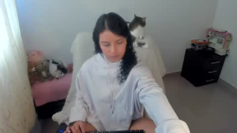 Mimii  online show from July 12, 9:37 pm