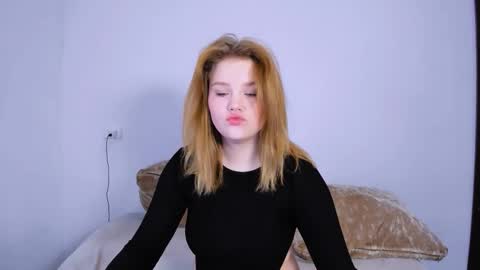 hi Im Mina  online show from October 20, 10:35 pm