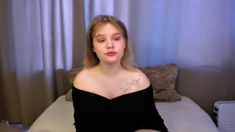 Snapshot of mina27372 chatting on March 1, 1:32 am hi Im Mina online show from March 1, 1:32 am