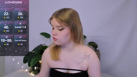 Snapshot of mina27372 chatting on March 4, 1:45 am hi Im Mina online show from March 4, 1:45 am
