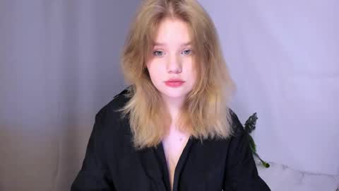 Snapshot of mina27372 chatting on March 10, 1:12 am hi Im Mina online show from March 10, 1:12 am
