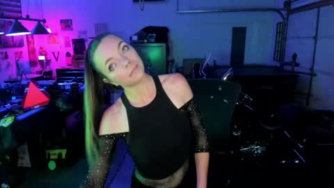 Mindy Mars online show from April 24, 3:26 pm