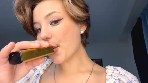 Snapshot of mingjorgenson chatting on October 15, 6:21 pm Luna Moon online show from October 15, 6:21 pm
