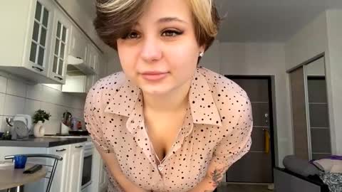 Snapshot of mingjorgenson chatting on October 3, 11:59 am Luna Moon online show from October 3, 11:59 am
