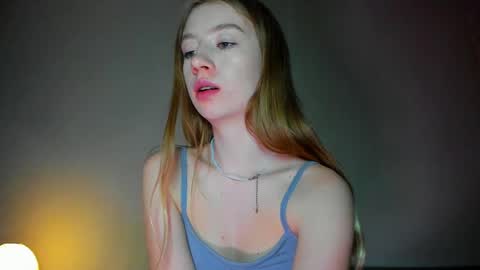 Amelia online show from April 5, 9:25 pm