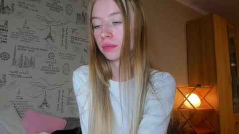 Snapshot of minidiva_ chatting on October 2, 7:41 pm Amelia online show from October 2, 7:41 pm