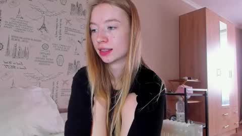 Snapshot of minidiva_ chatting on October 17, 8:50 am Amelia online show from October 17, 8:50 am