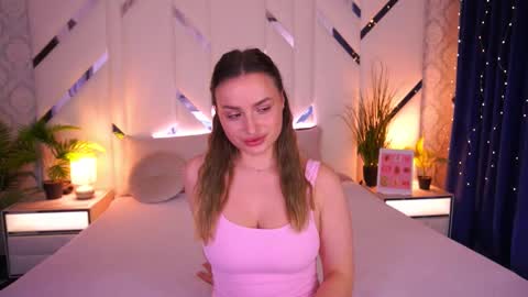 minifox_ online show from February 13, 9:11 am