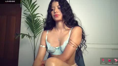 Snapshot of minikunis chatting on October 2, 12:59 am Mini Mila Kunis ft Ashton Katchero. Follow me to stay in touch online show from October 2, 12:59 am