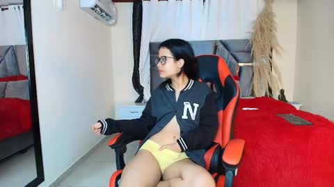 minilove_01 online show from October 10, 1:16 pm