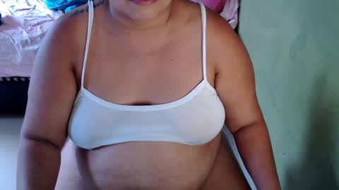 Snapshot of minnie_bbw69 chatting on February 17, 11:23 am Andrea online show from February 17, 11:23 am