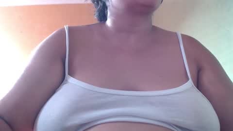 Snapshot of minnie_bbw69 chatting on February 24, 11:41 am Andrea online show from February 24, 11:41 am