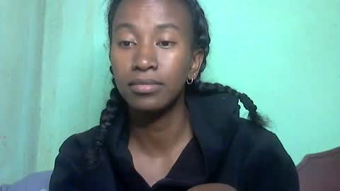 minouch211907 online show from April 28, 2:27 am