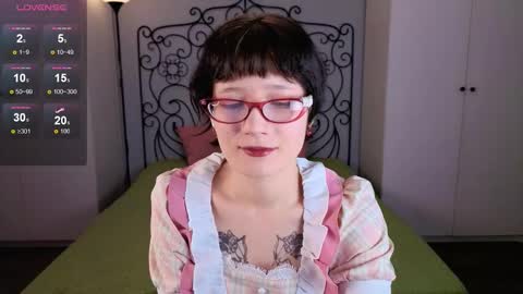Snapshot of mint_fairy chatting on October 14, 4:20 pm Olivia online show from October 14, 4:20 pm