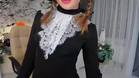 Emma online show from October 31, 8:13 pm