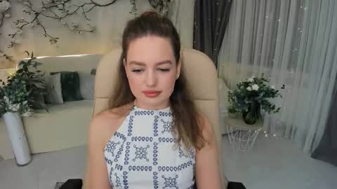 Emma online show from December 3, 6:32 pm