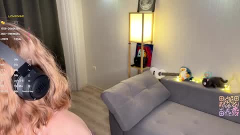 Mira online show from April 25, 9:12 pm