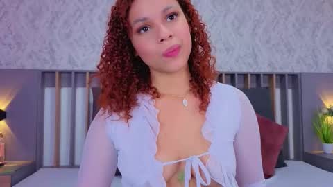 Snapshot of miranda_blair chatting on October 16, 1:08 am Miranda online show from October 16, 1:08 am