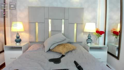 Snapshot of mirandafoxx chatting on December 26, 9:37 pm Mirandas room online show from December 26, 9:37 pm