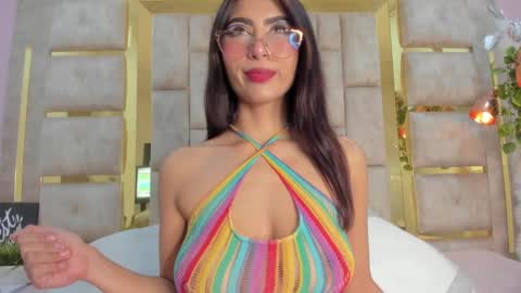 Snapshot of mirandafoxx chatting on February 28, 12:09 pm Mirandas room online show from February 28, 12:09 pm
