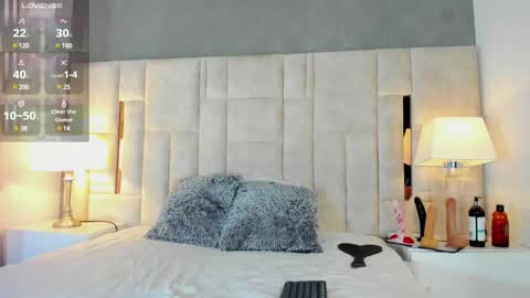 Snapshot of mirandafoxx chatting on March 6, 8:48 pm Mirandas room online show from March 6, 8:48 pm
