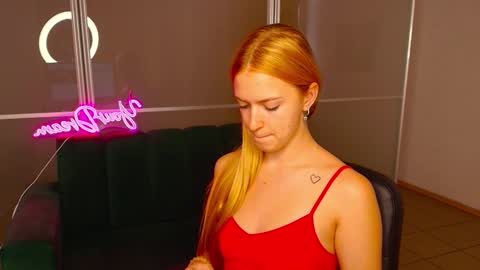 Snapshot of mirandamayers chatting on September 16, 5:48 am MirandaMayers online show from September 16, 5:48 am