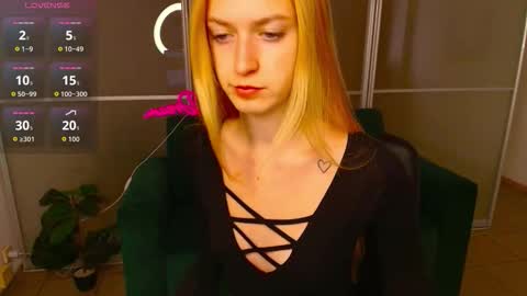 Snapshot of mirandamayers chatting on September 30, 12:11 pm MirandaMayers online show from September 30, 12:11 pm