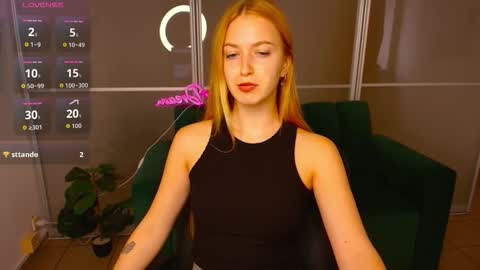 Snapshot of mirandamayers chatting on October 6, 12:00 pm MirandaMayers online show from October 6, 12:00 pm