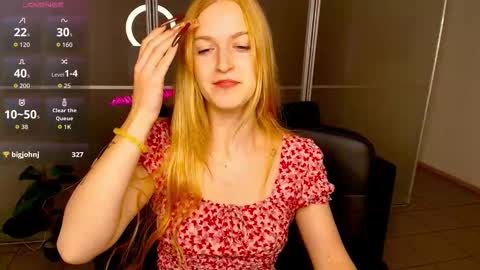 Snapshot of mirandamayers chatting on October 17, 5:43 am MirandaMayers online show from October 17, 5:43 am