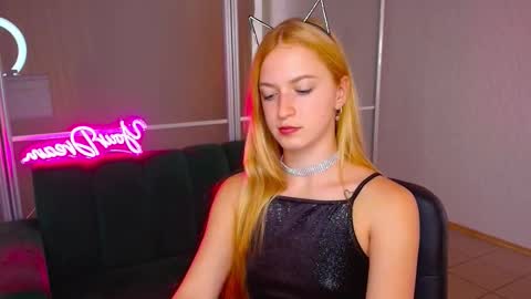 Snapshot of mirandamayers chatting on September 10, 6:13 am MirandaMayers online show from September 10, 6:13 am