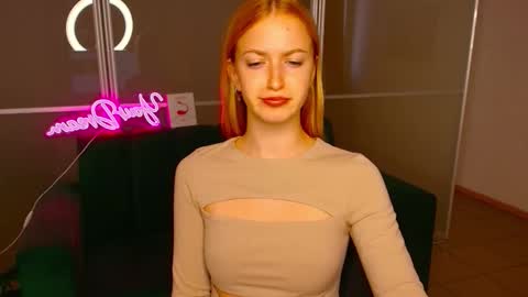Snapshot of mirandamayers chatting on September 22, 6:01 am MirandaMayers online show from September 22, 6:01 am