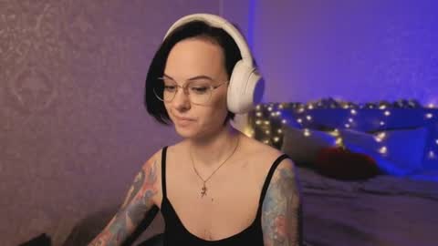 MiraSkyy online show from August 2, 9:40 pm