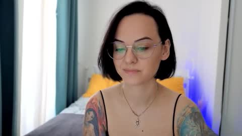 MiraSkyy online show from October 1, 9:25 am