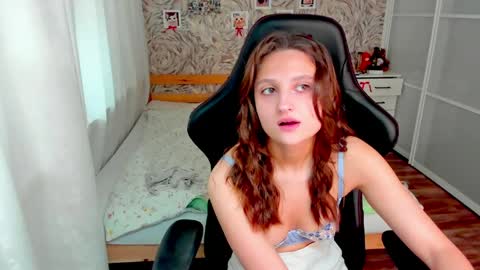 mishel_a_mur online show from June 6, 1:01 am