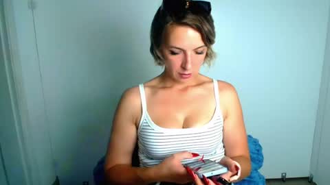 Mishelle online show from August 5, 12:44 pm