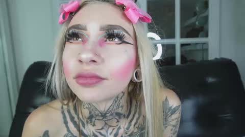 miss___angel online show from February 11, 11:23 am