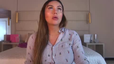 miss__ary_ online show from June 5, 11:49 am
